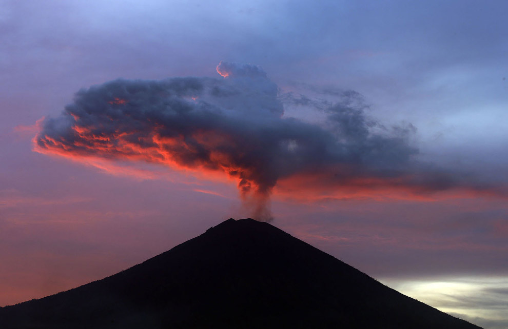 Извержение вулкана Агунг на острове Бали, 30 ноября 2017