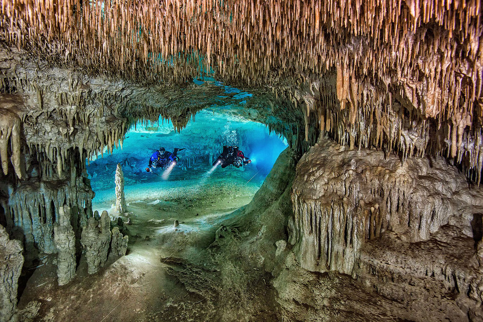 Сенот Нариз - это большая пещерная система в Юкатане