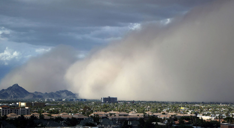 Приход песчаной бури в Финикс, Аризона