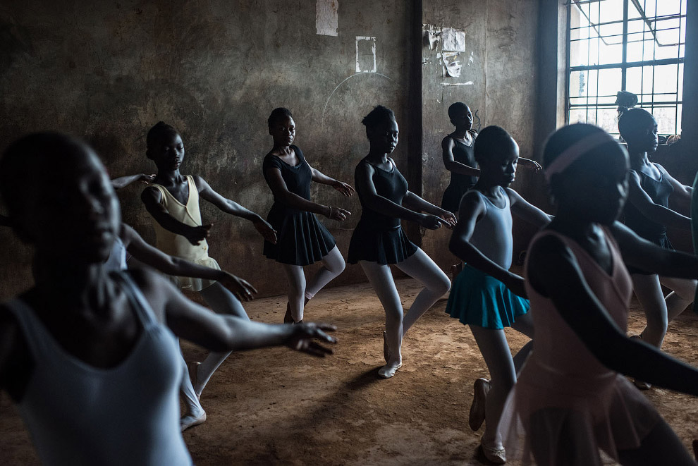 Балетный класс в школе в Найроби