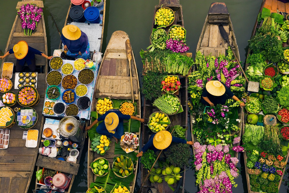 Плавучие рынки - обычная традиция во всей Юго-Восточной Азии