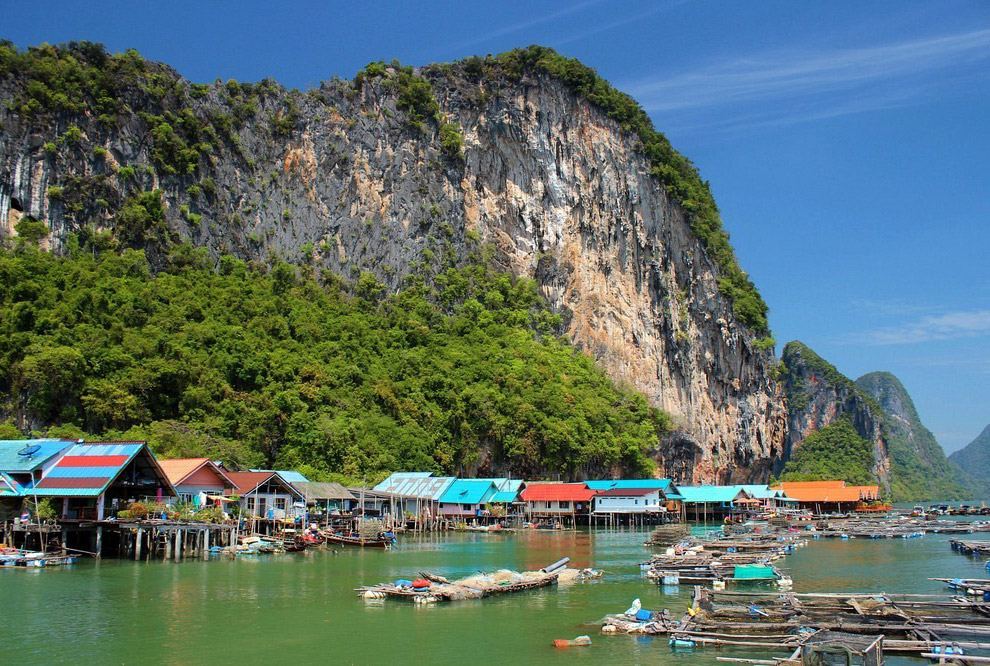 Ко Паньи — плавучая деревня в Таиланде