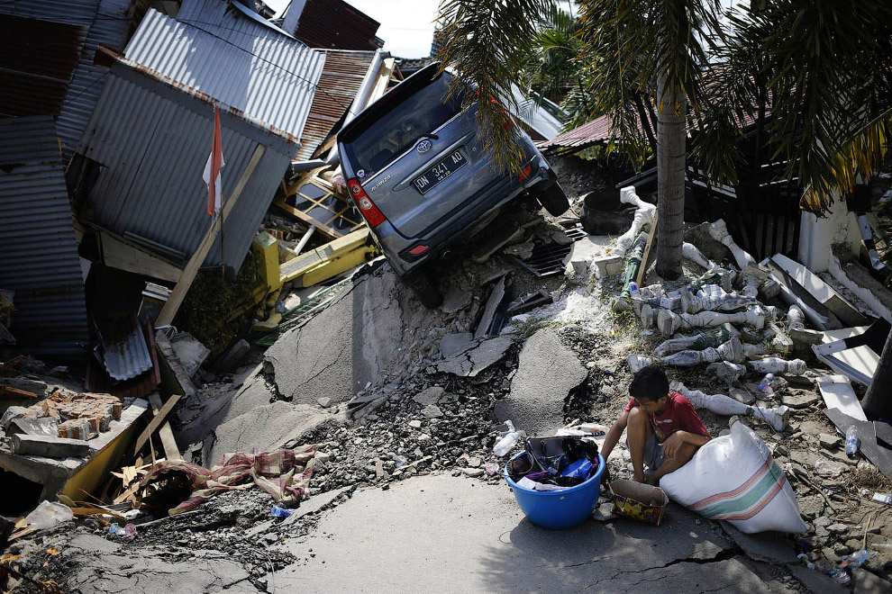 Землетрясение и цунами в Индонезии