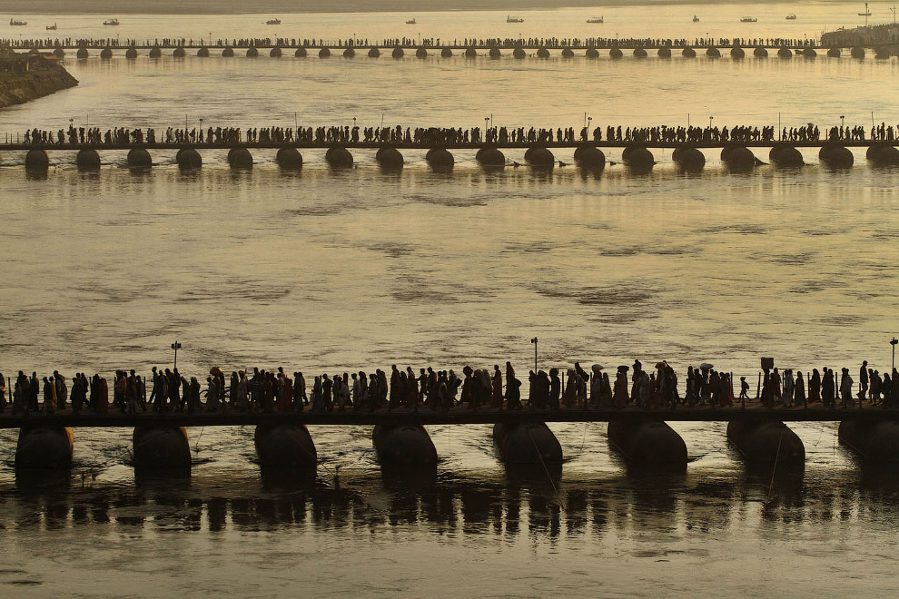 Как строят понтонные мосты в Индии