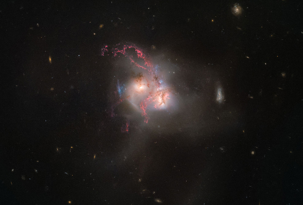 Галактика NGC 5256 в созвездии Большая Медведица
