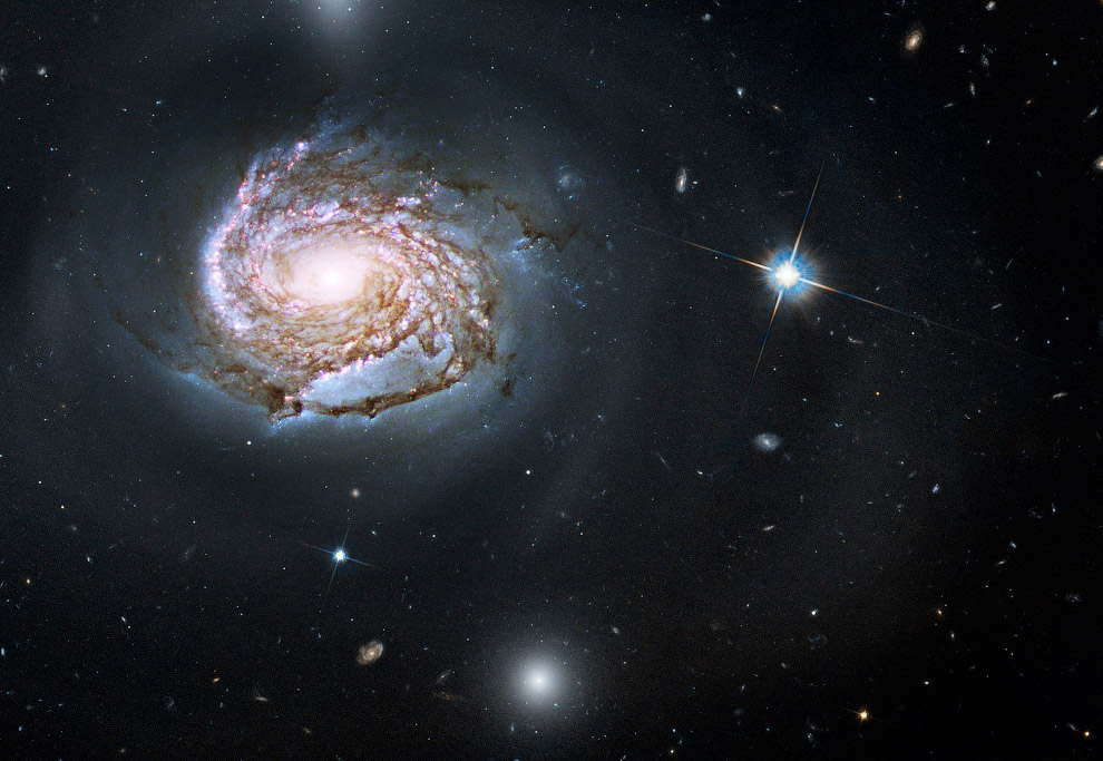 Галактика NGC 4911 в созвездии Волосы Вероники