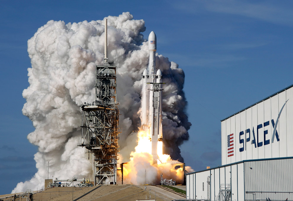 Старт тяжелой ракеты Falcon 9 SpaceX во Флориде
