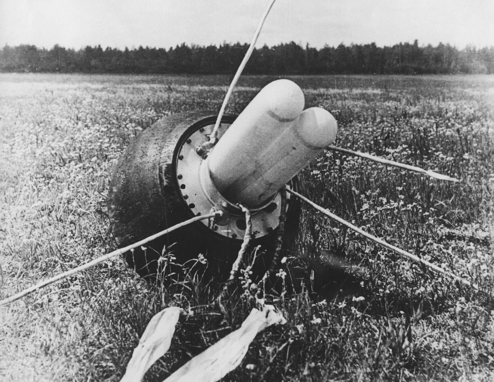 Советская автоматическая межпланетная станция «Луна-16» для изучения Луны и космического пространства