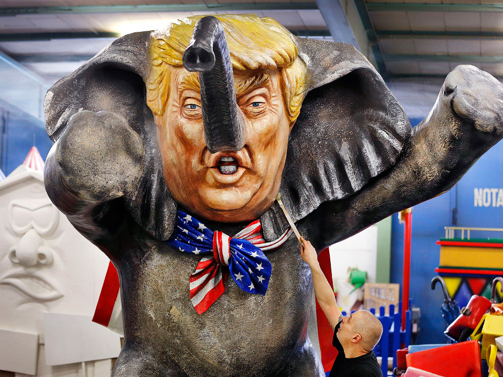 Вот такой слон на карнавале в Майнце, Германия