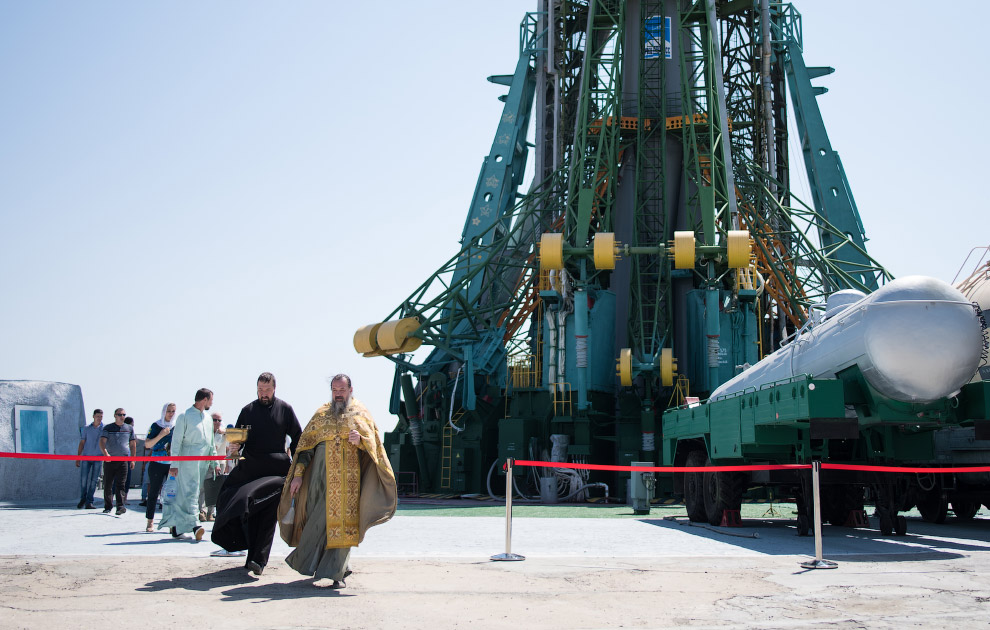 Expedition 60 Soyuz Blessing