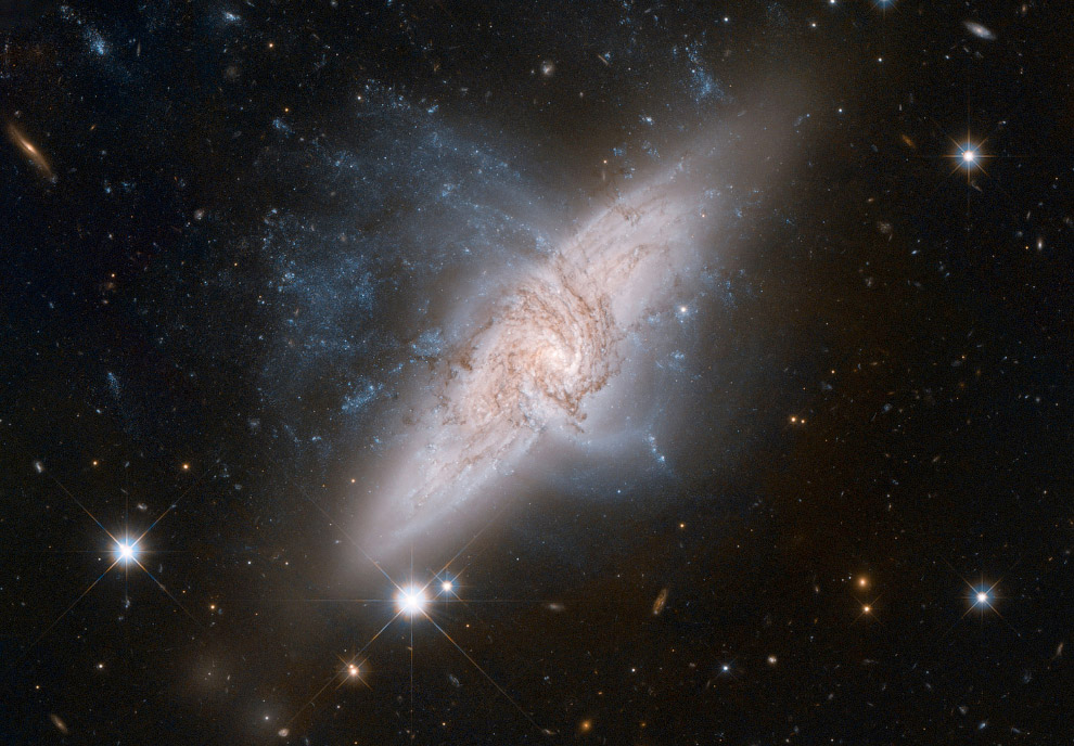Галактика NGC 3314A в созвездии Гидра