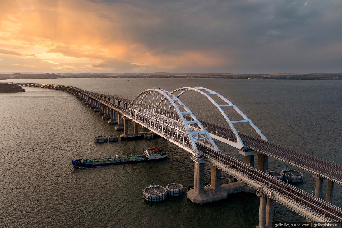 крымский мост в санкт петербурге