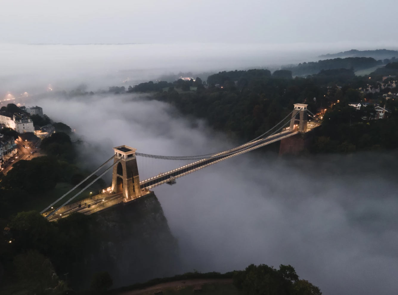Мост в Бристоле и туман