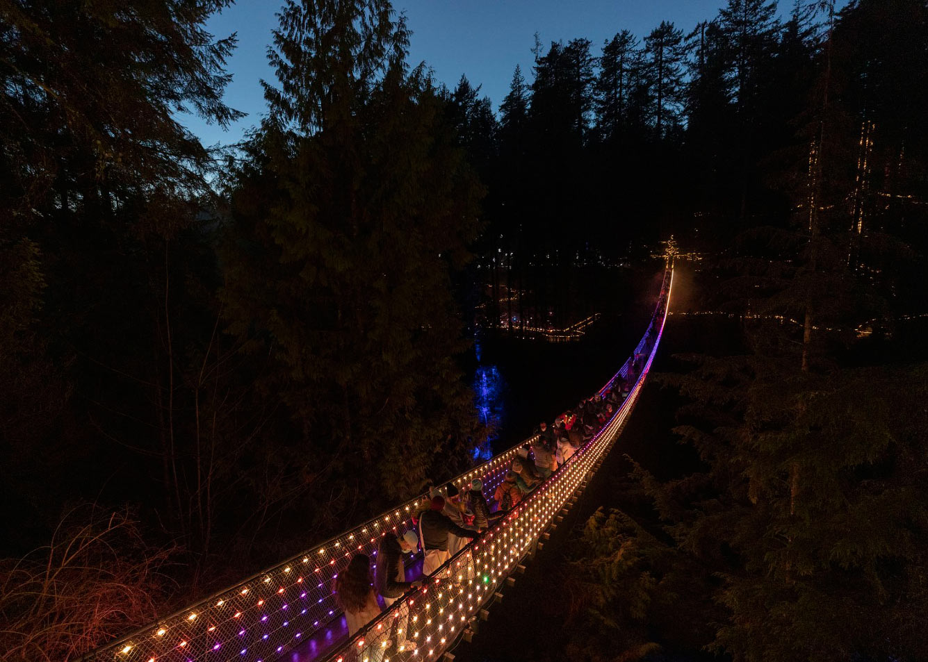 Новогодний подвесной мост в Северном Ванкувере, Британская Колумбия