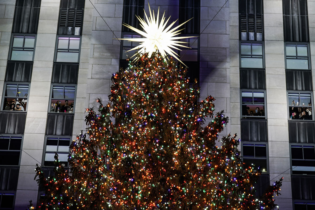 Рождественская елка Рокфеллер-центра в Нью-Йорке
