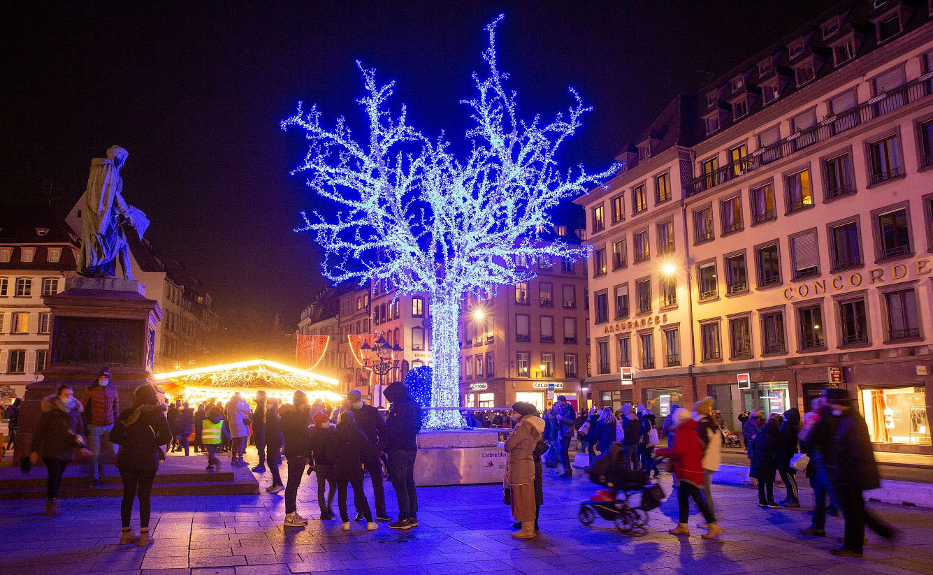 Новогоднее дерево в Страсбурге, Франция