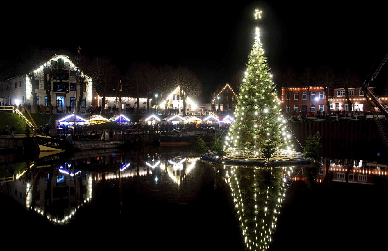 Плавучая новогодняя елка, Каролинензиль, Германия