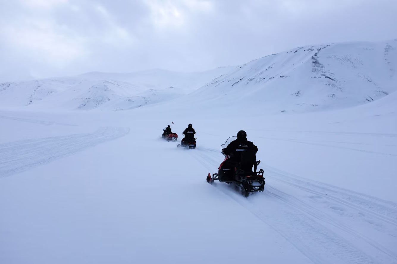 Экспедиция на снегоходах на Шпицбергене