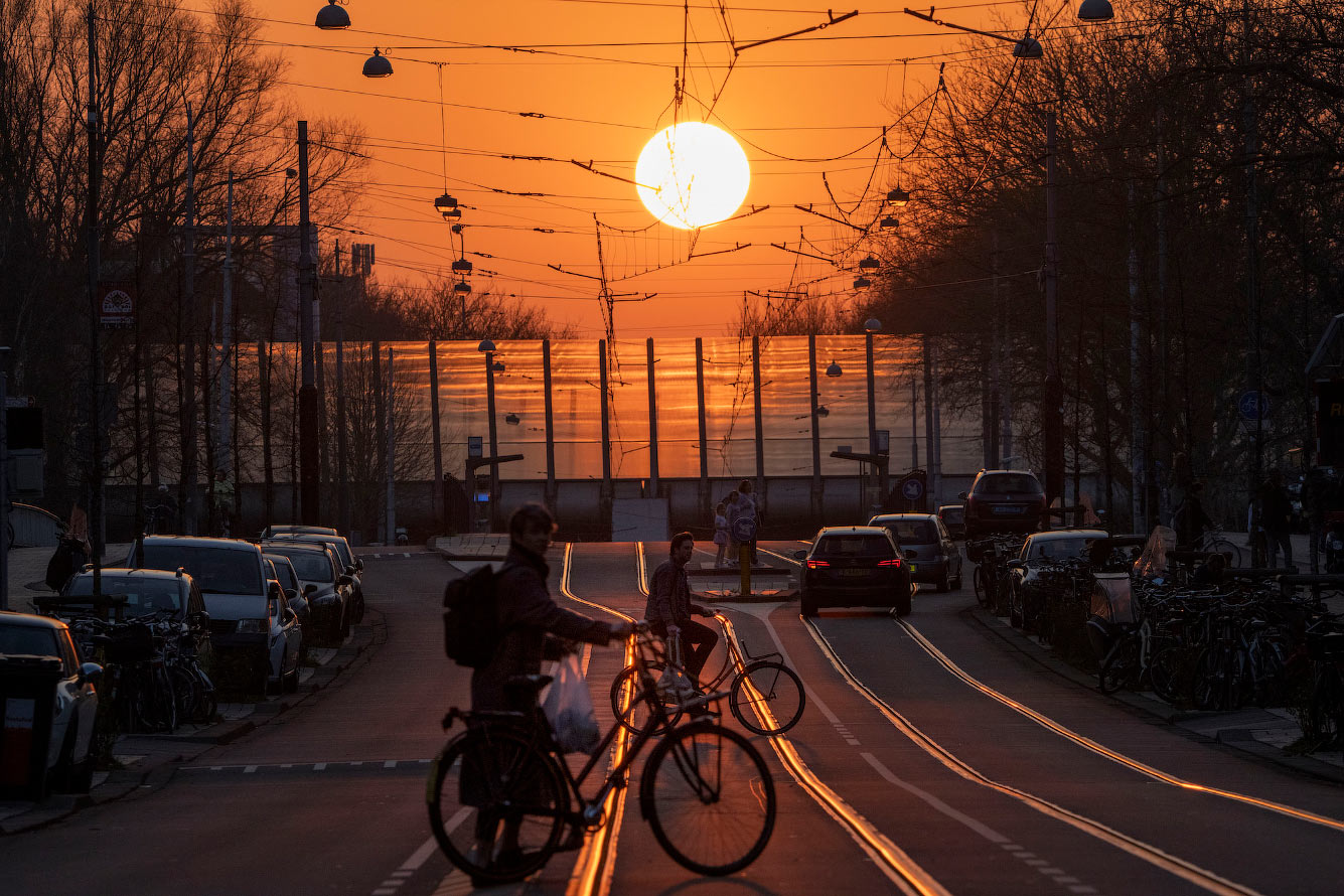 Закат в столице Нидерландов Амстердаме