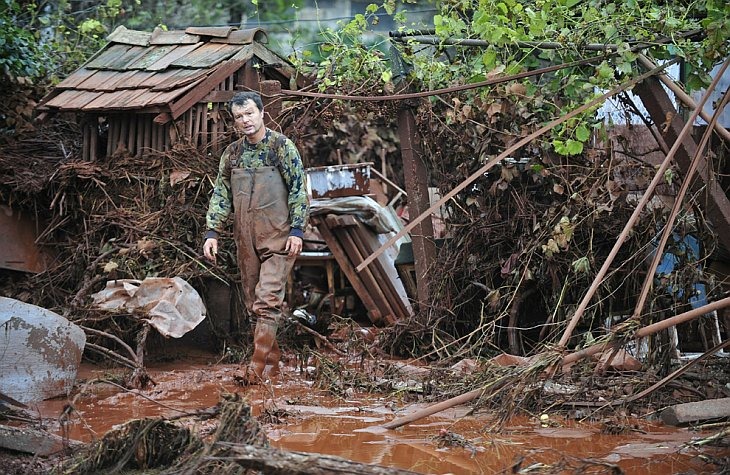 Экологическая катастрофа в Венгрии: токсичные отходы (красный шлам) затопили города